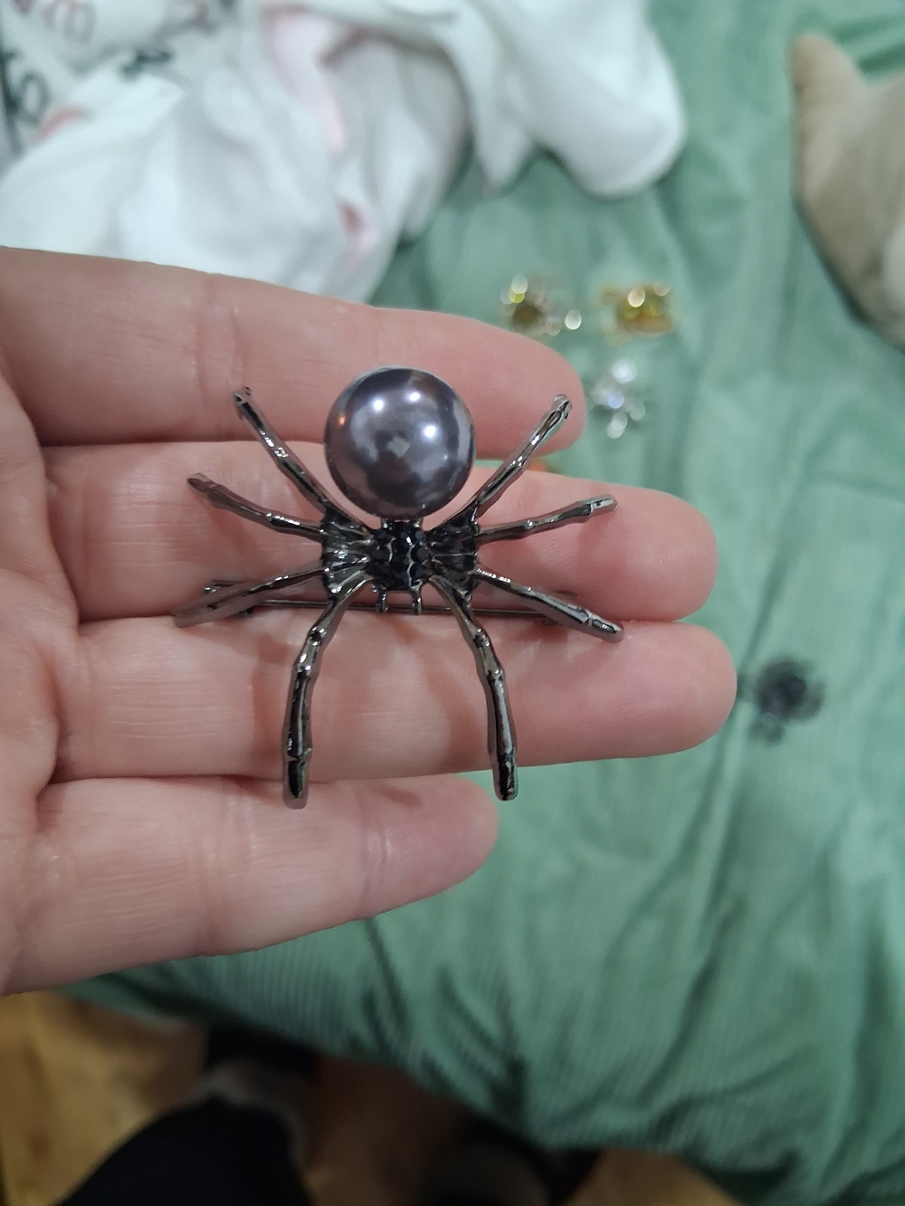 Gunmetal Spider Pearl Brooch — Gray Accent